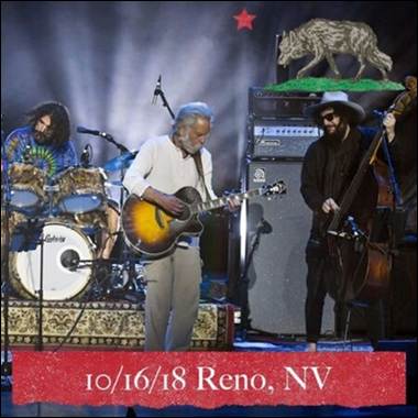 A group of people on a stage

Description automatically generated